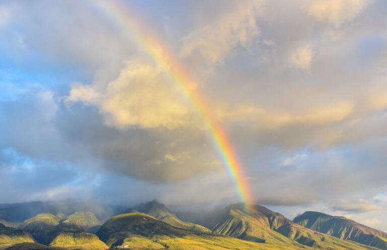 The Spiritual Significance of Rainbows: A Colorful Connection to the Divine