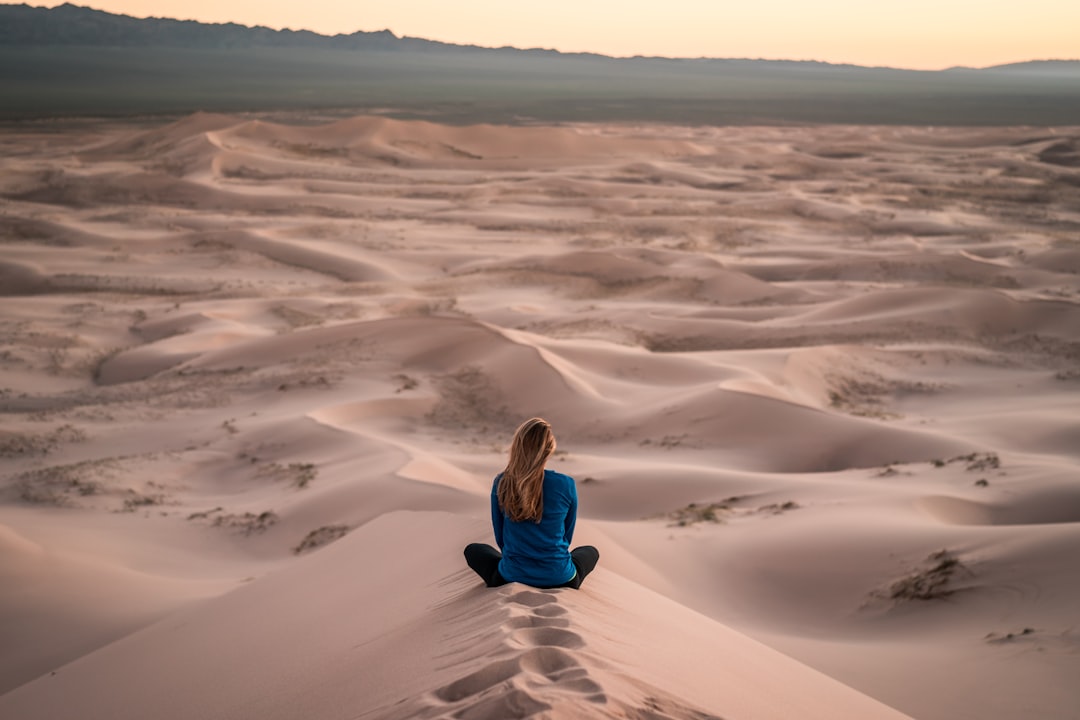 Photo Meditating monk